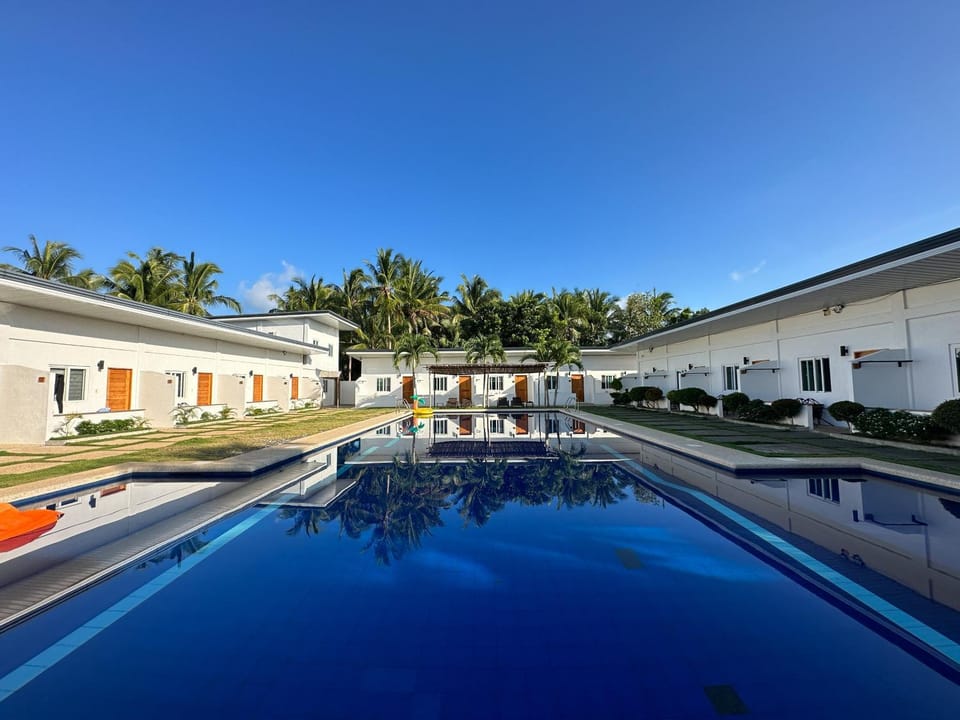 Property building, Day, Pool view, Swimming pool