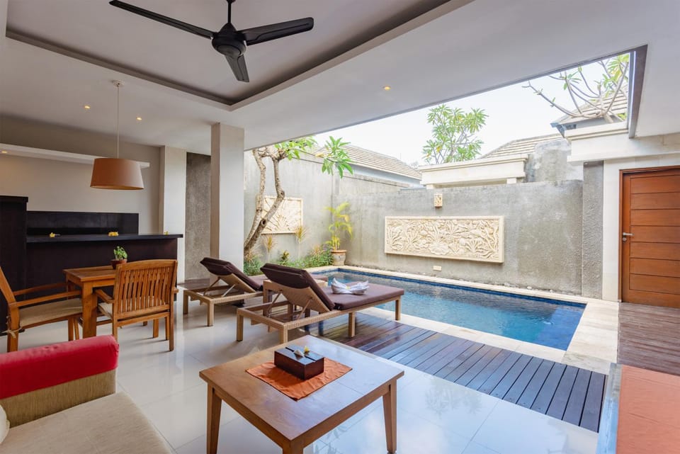 Living room, Swimming pool
