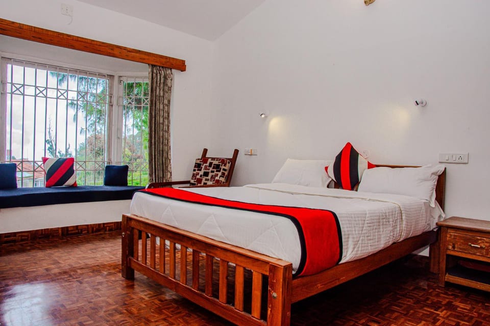 Photo of the whole room, Bedroom