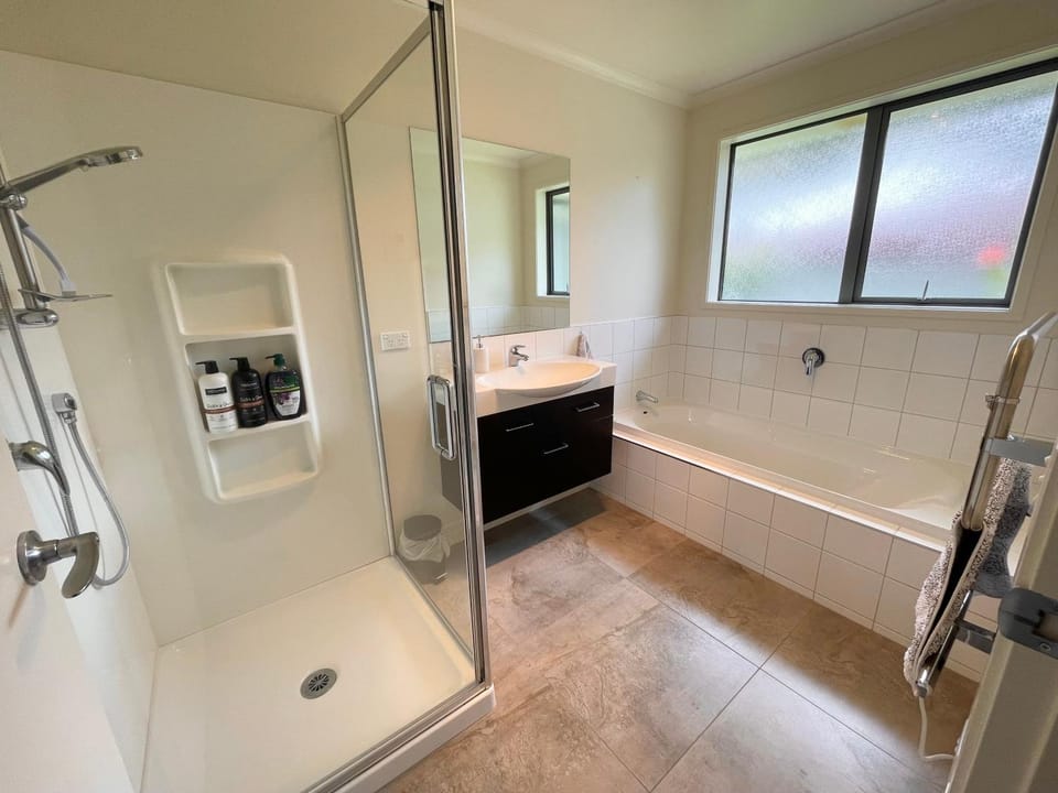 Shower, Bathroom, Bath, towels