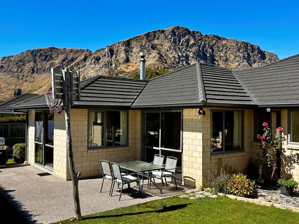 Patio, Day, Balcony/Terrace, Dining area, Mountain view