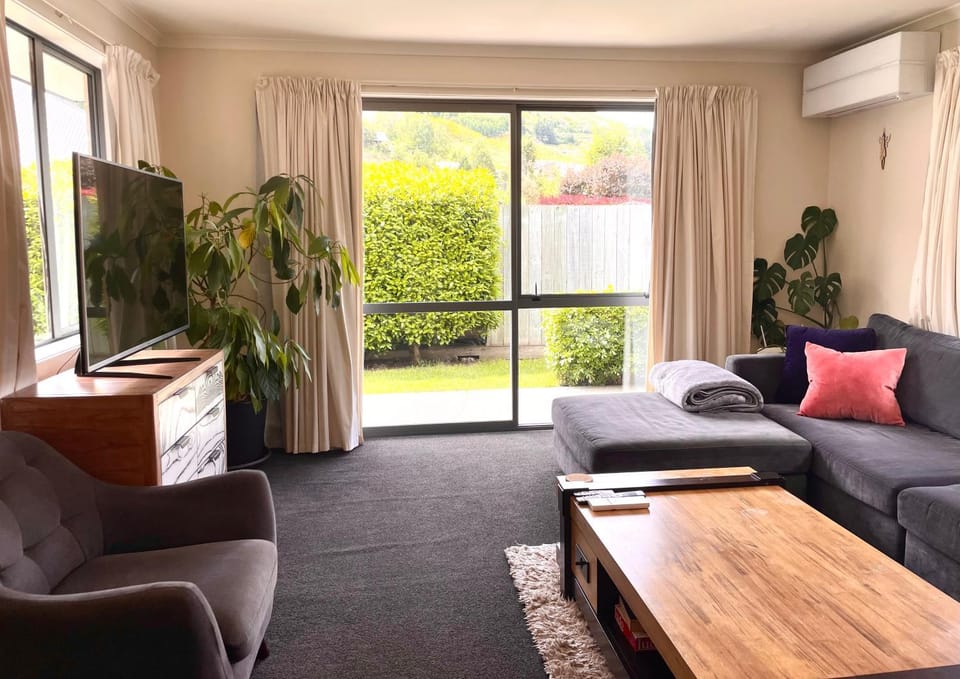 Living room, Seating area, Evening entertainment