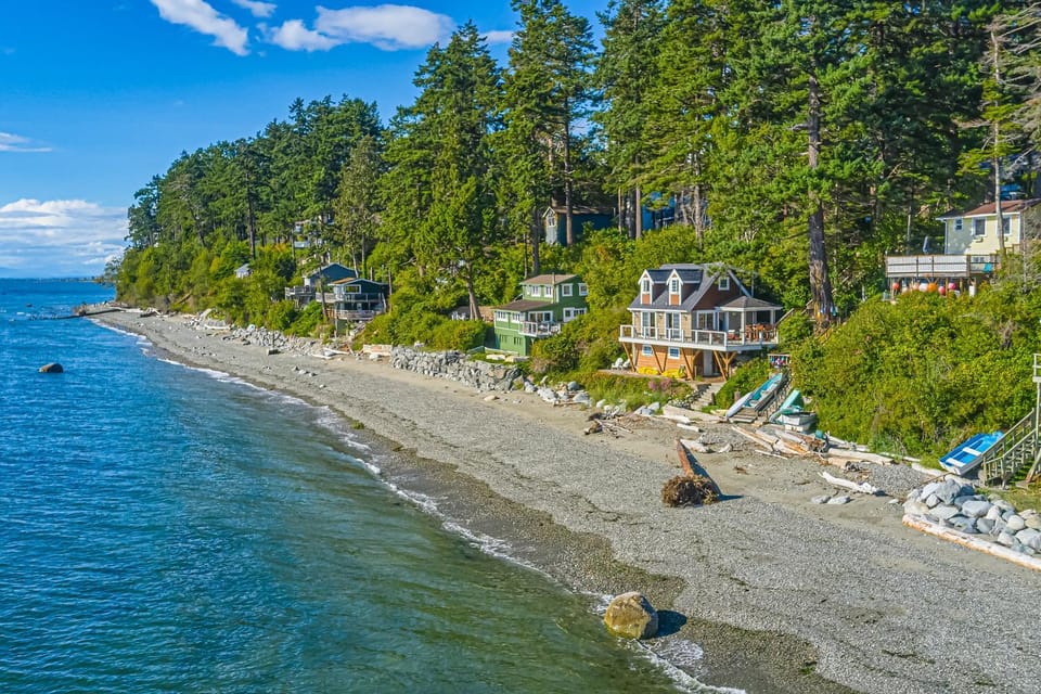 Beachfront Studio w/ Lovely Views, Private Patio Apartment in Point Roberts