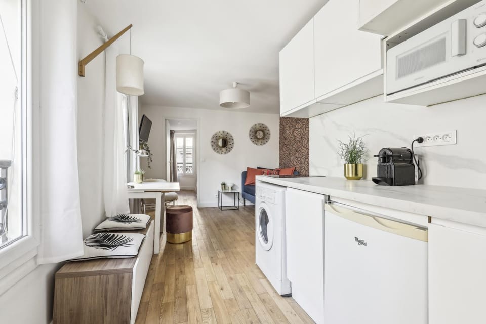 Kitchen or kitchenette, Dining area, minibar