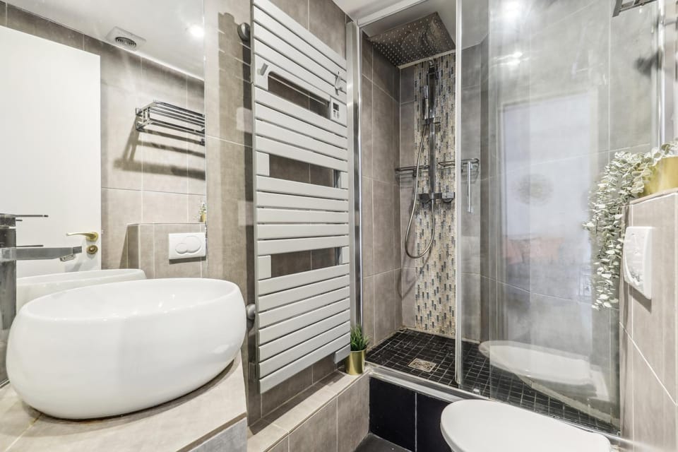 Shower, Toilet, Bathroom