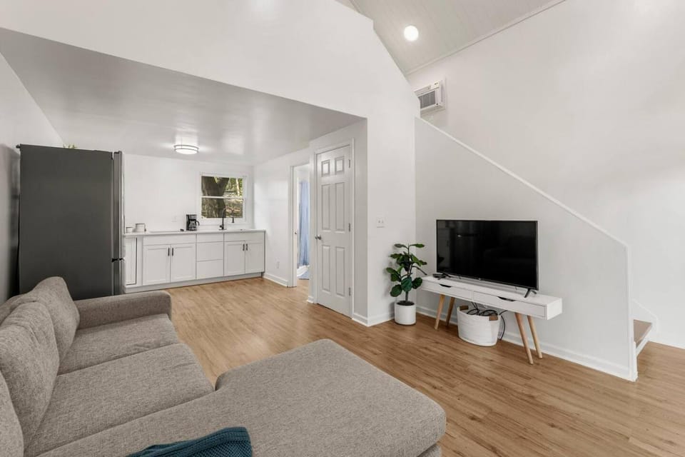 Modern Loft Carriage House House in North Decatur