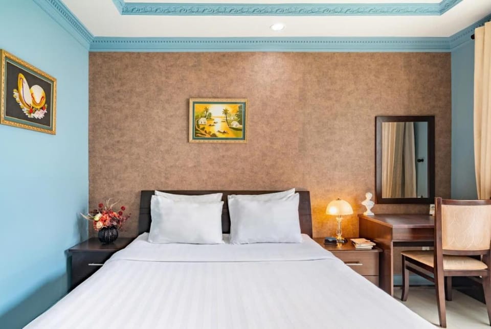 Bed, Decorative detail, Bedroom