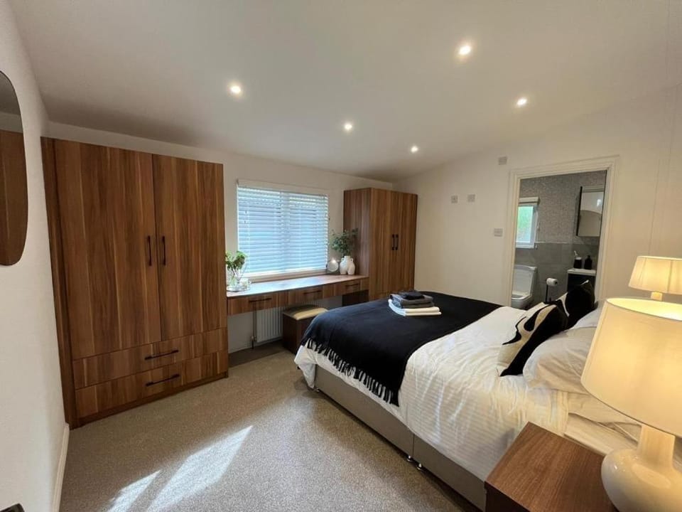 Bed, Photo of the whole room, Bedroom, wardrobe
