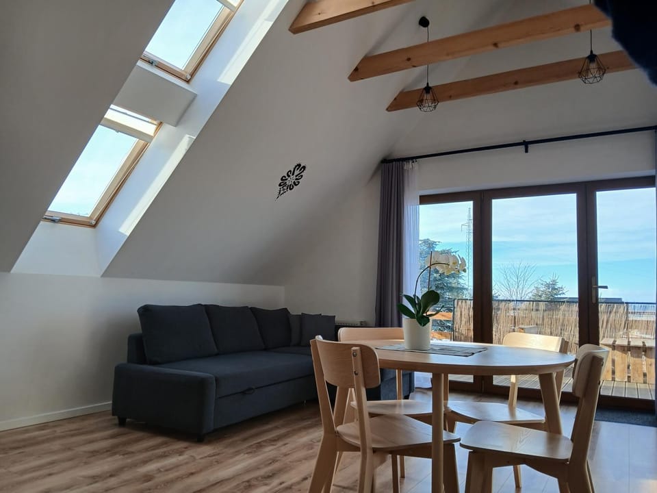Natural landscape, Balcony/Terrace, Living room, Seating area, Dining area