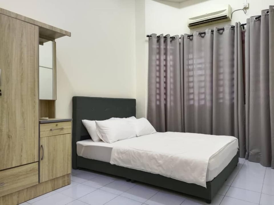 Bed, Bedroom, wardrobe, air conditioner
