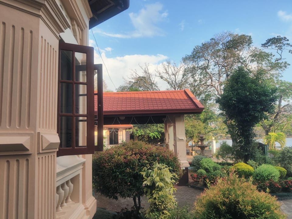 Grand Colonial Viveka Bed and Breakfast in Sri Lanka