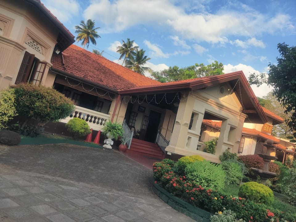 Grand Colonial Viveka Bed and Breakfast in Sri Lanka