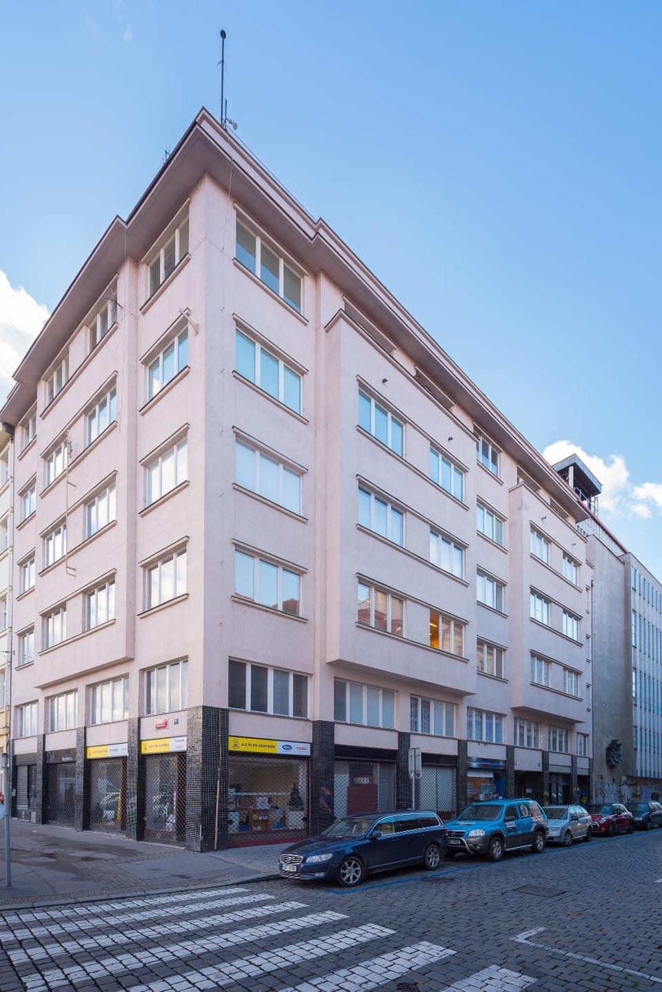 Property building, Day, Neighbourhood, Street view, Location