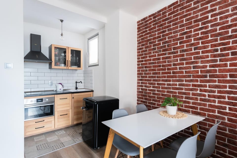 Kitchen or kitchenette, Dining area, dishwasher, oven, stove