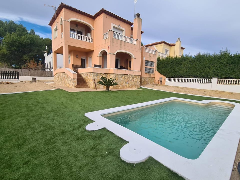Property building, Garden, Pool view, Swimming pool