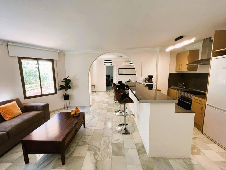Marbella Center 6-8 Persons-beach at 100m -Parking Apartment in Marbella