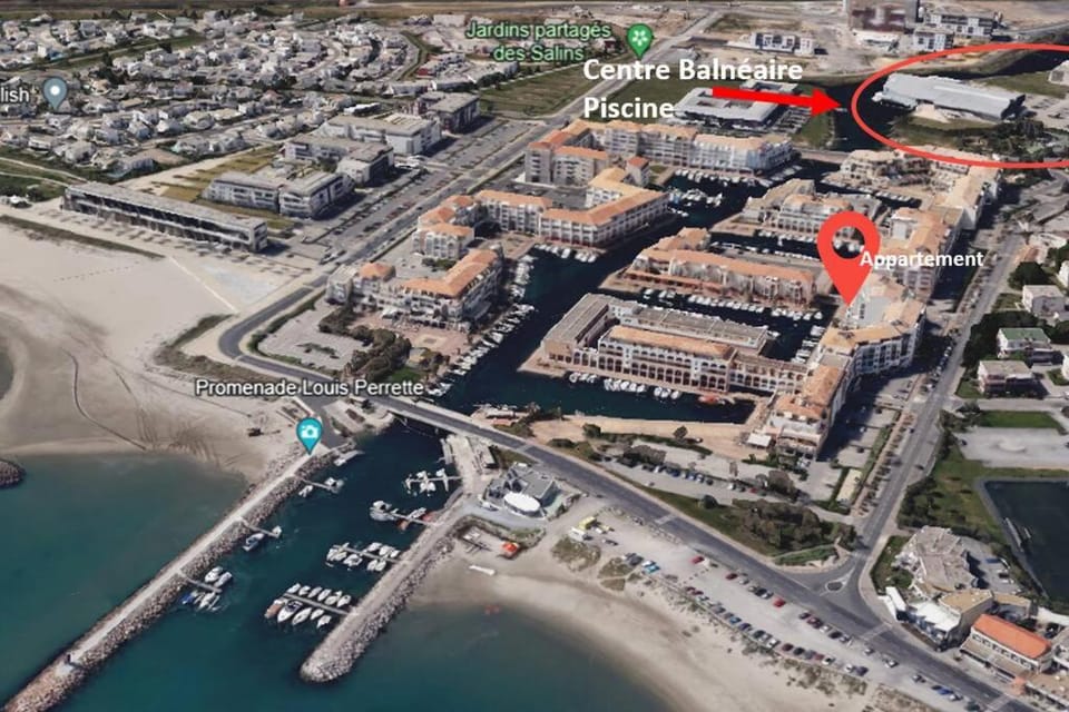 Neighbourhood, Bird's eye view, Beach, Location