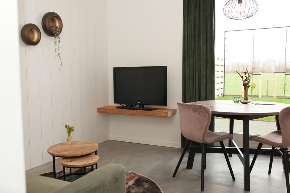 TV and multimedia, Dining area