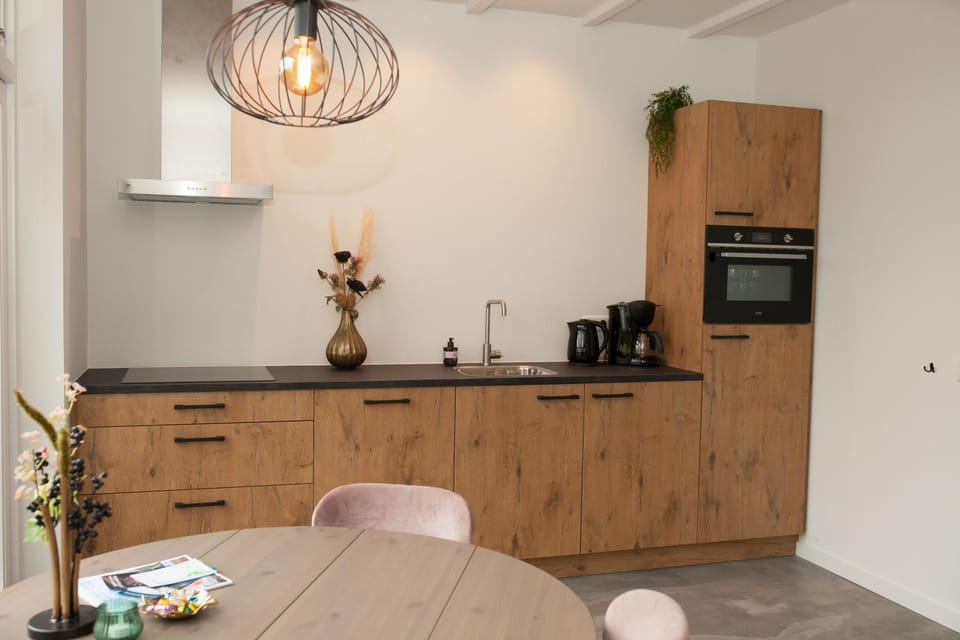 Coffee/tea facilities, Kitchen or kitchenette, minibar, pet friendly, stove