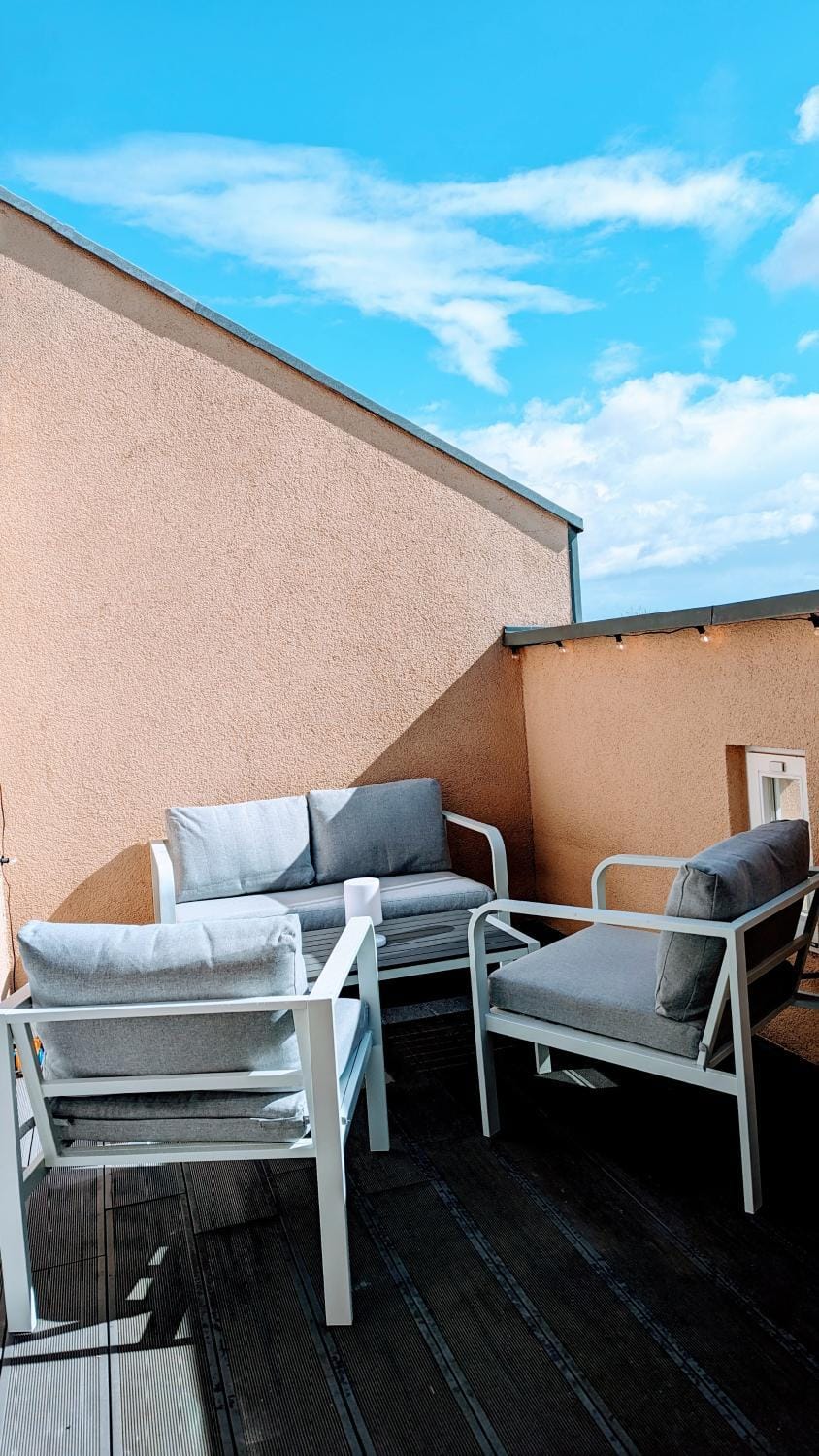 Rooftop Art Apartment, E-Roller,Ausblick,WLAN,TV, Netflix Apartment in Chemnitz