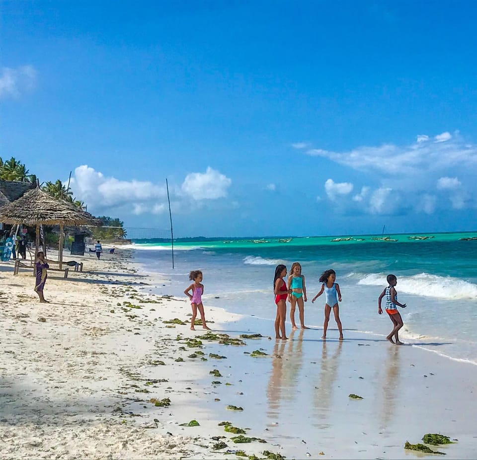 Off site, Day, People, Natural landscape, Beach, Area and facilities, Entertainment