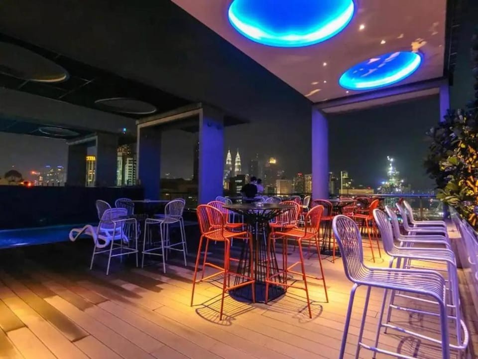 Night, Seating area