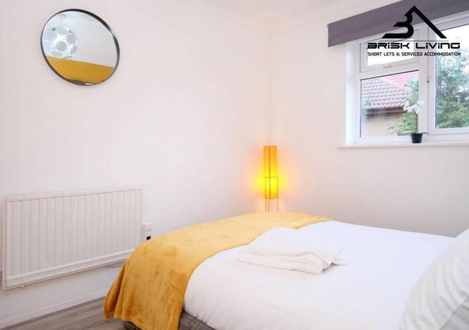 Bed, Photo of the whole room, Bedroom, internet