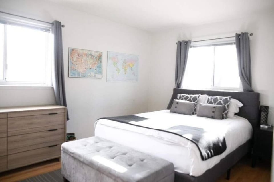 Bed, Photo of the whole room, Bedroom