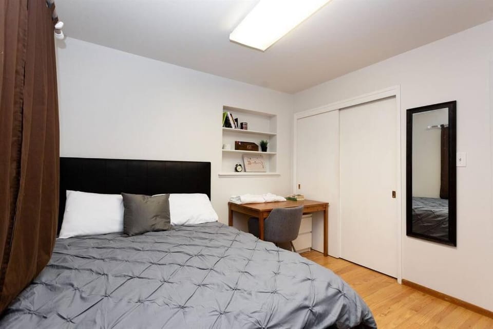 Bed, Photo of the whole room, Bedroom