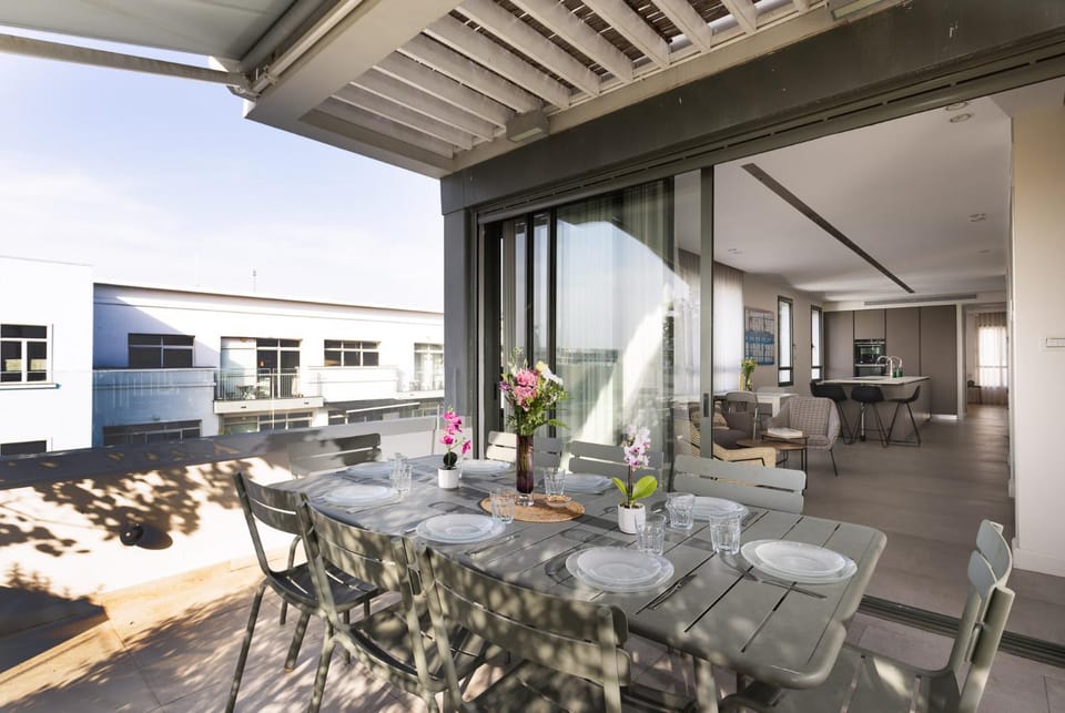 Stunning Penthouse - Private Pool Apartment in Tel Aviv-Yafo