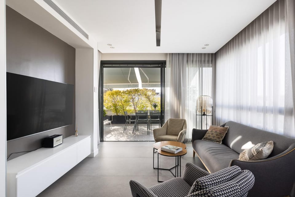 Stunning Penthouse - Private Pool Apartment in Tel Aviv-Yafo