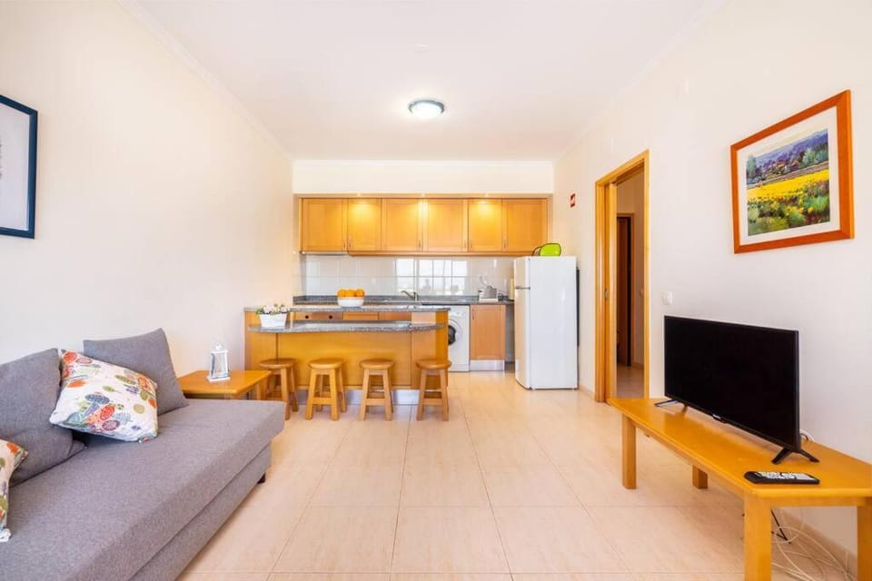 Communal lounge/ TV room, Kitchen or kitchenette, Living room, Dining area