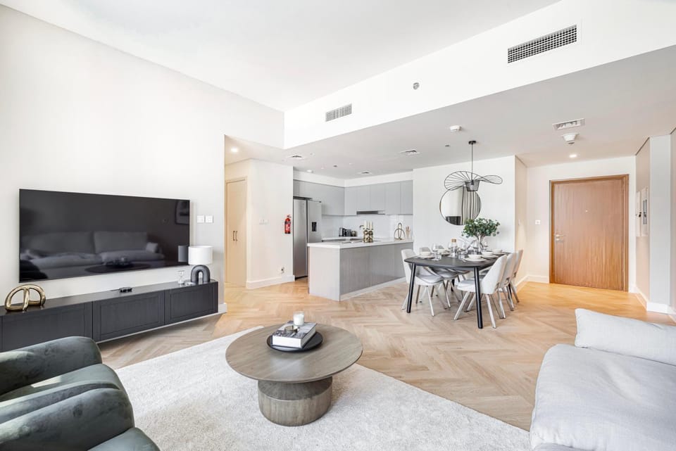 TV and multimedia, Living room, Seating area, Dining area