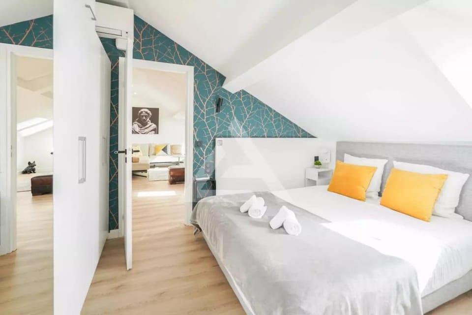 Bed, Photo of the whole room, Bedroom, towels, wardrobe, air conditioner