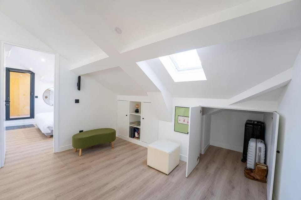 Monte Carlo Monaco Border - luxury, modern, cozy with home feelings and See View Apartment in Avenue du Carnier