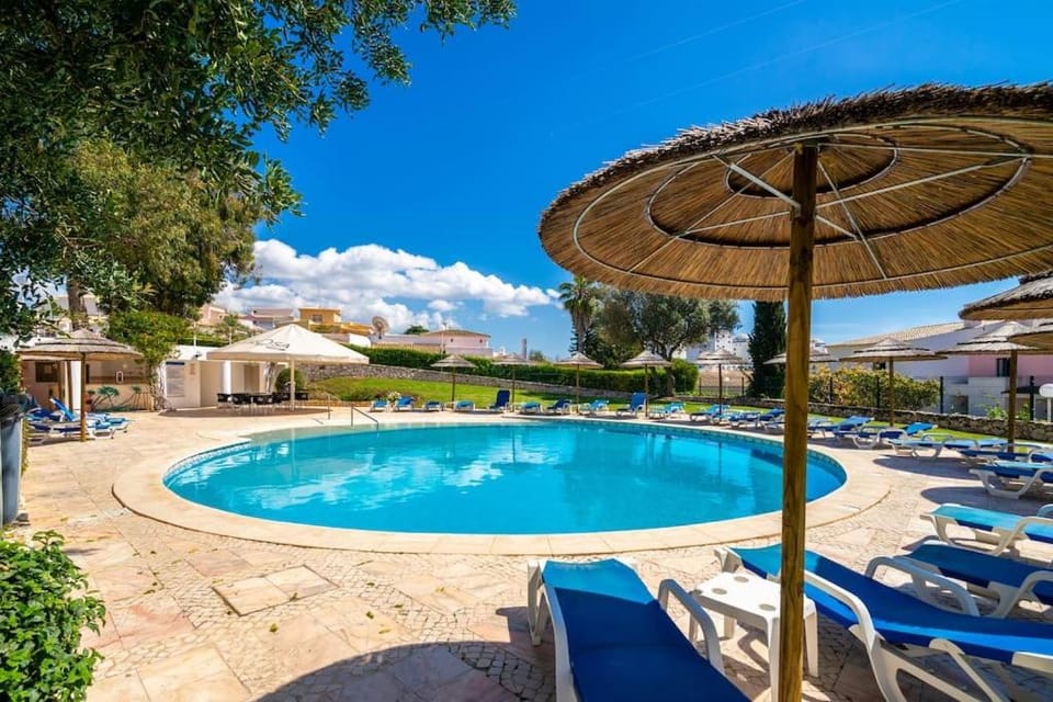Pool view, Swimming pool, sunbed