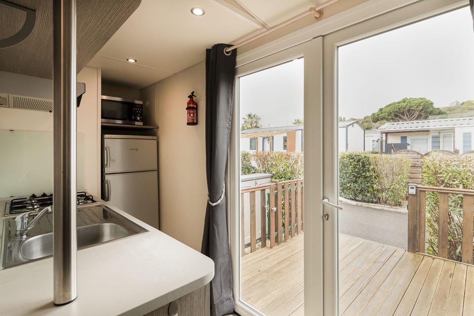 View (from property/room), Balcony/Terrace, Dining area