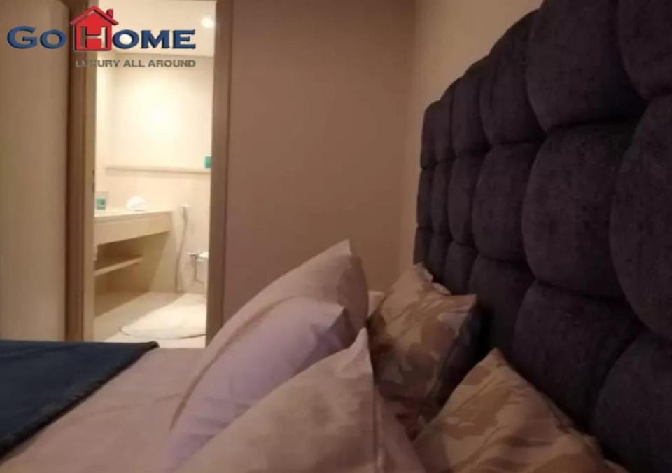 Bed, Living room, Photo of the whole room, Seating area, Bedroom
