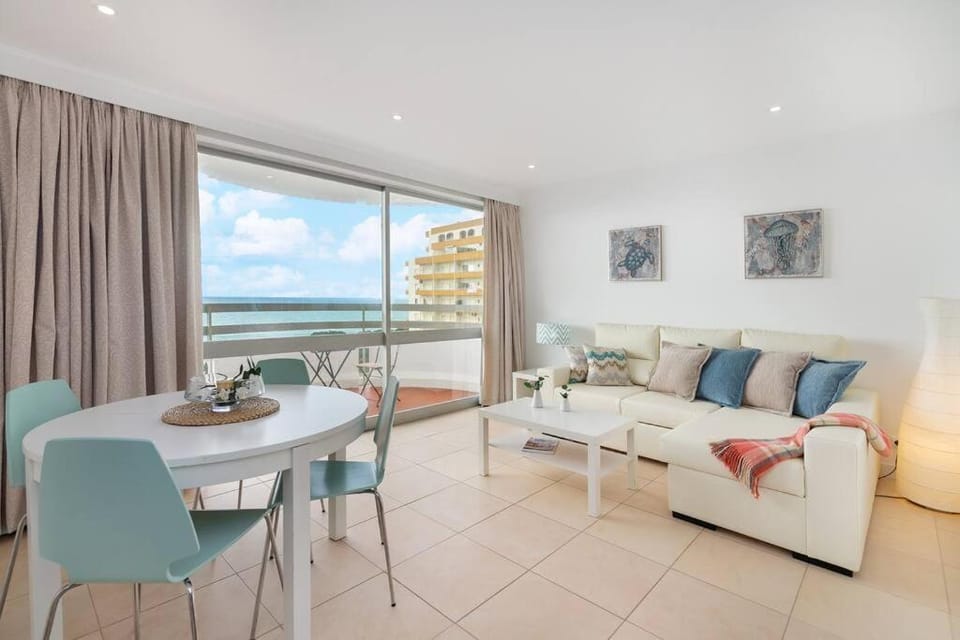 Balcony/Terrace, Living room, Seating area, Dining area, Sea view
