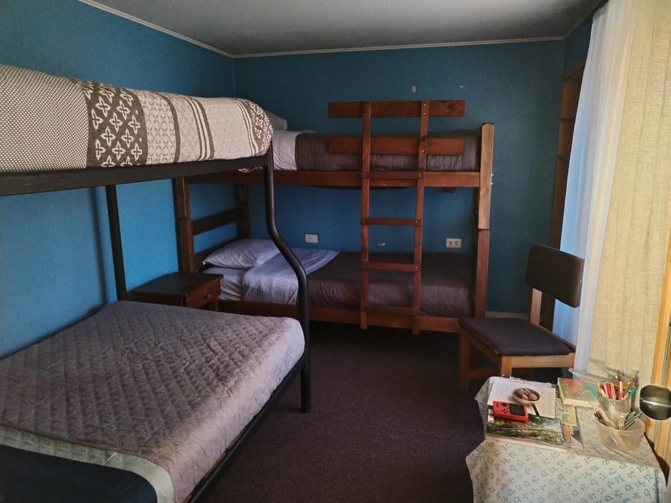 Bedroom, bunk bed