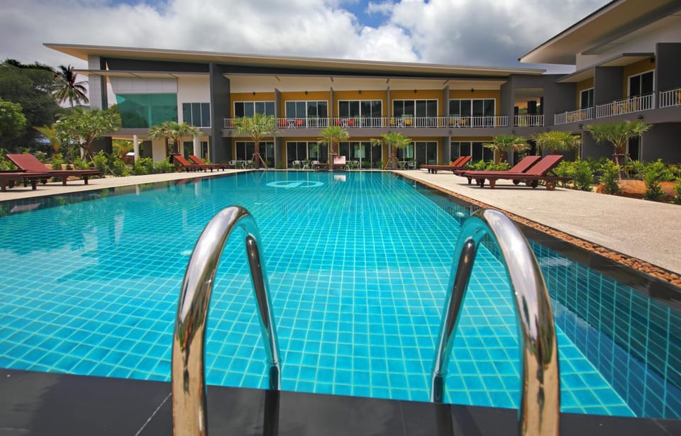 Facade/entrance, Swimming pool, Swimming pool
