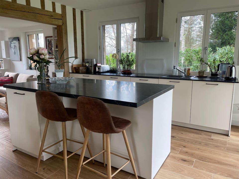 Dining area, kitchen