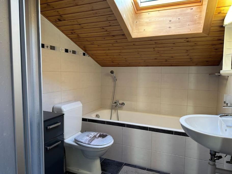 APPARTEMENT DE CHARME EN ATTIQUE dans UN PETIT CHALET Apartment in Sierre