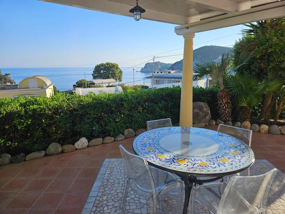 View (from property/room), Balcony/Terrace, Dining area, Sea view