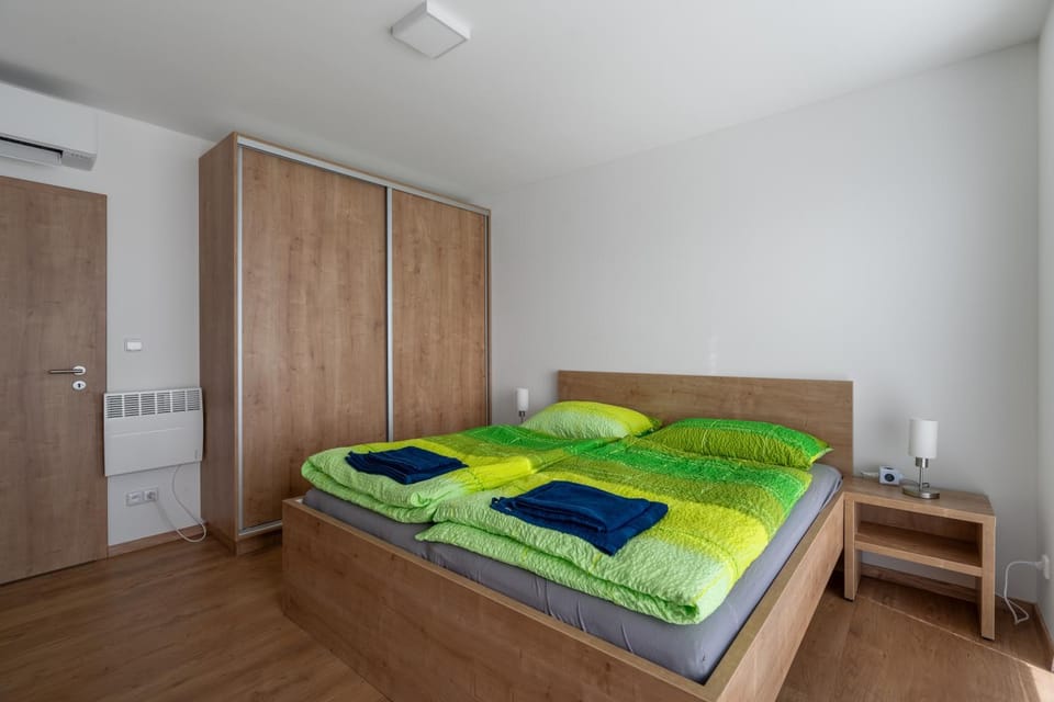 Bed, Bedroom, wardrobe