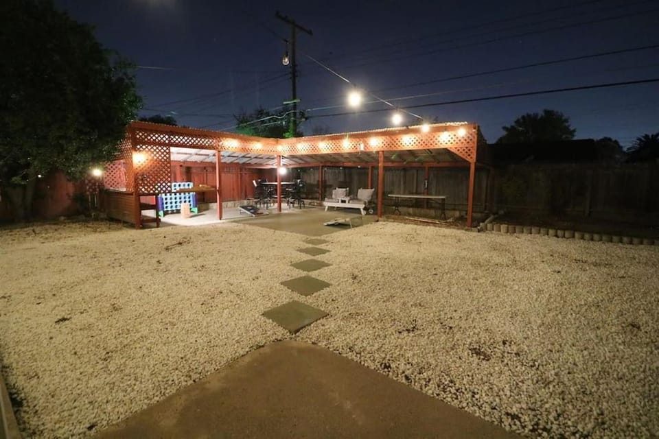 Arden Family Home BBQ Big Kitchen Backyard Pet W/D Apartment in Sacramento