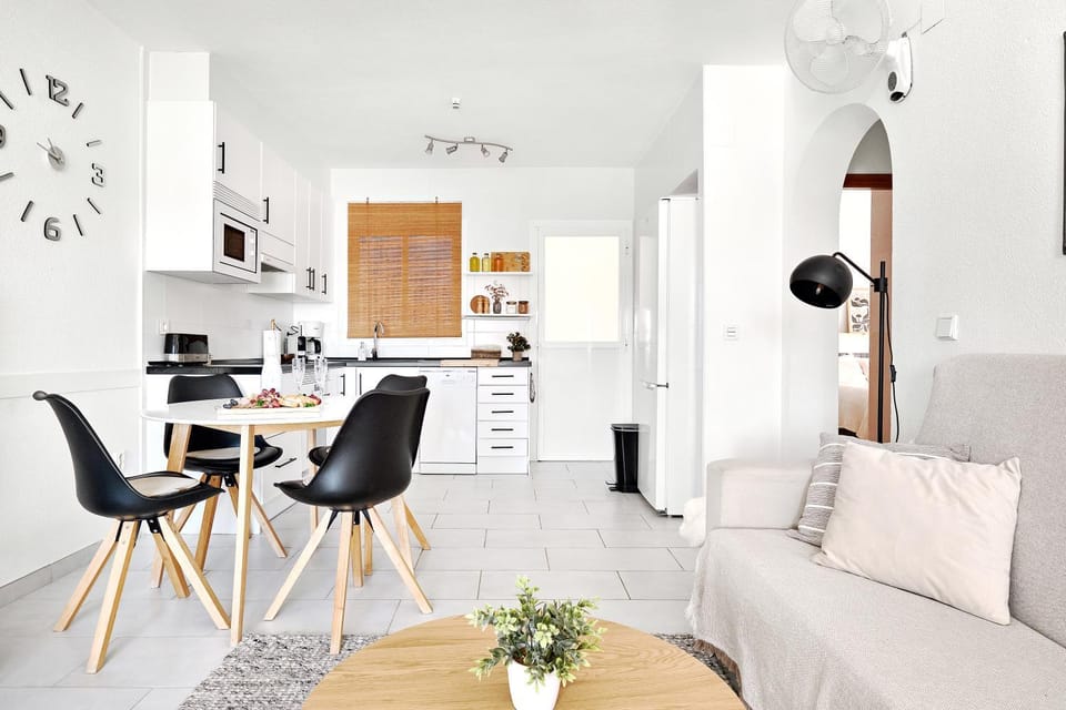 Dining area, kitchen