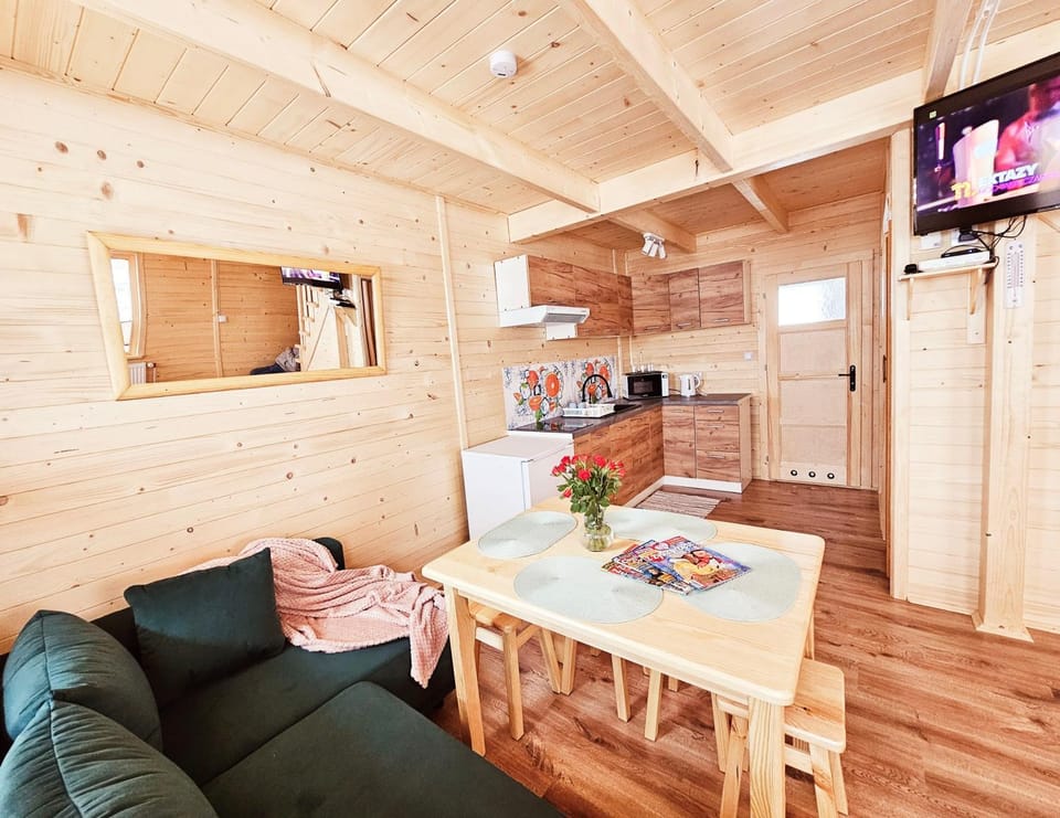 Communal lounge/ TV room, Kitchen or kitchenette, Living room, Seating area, Dining area