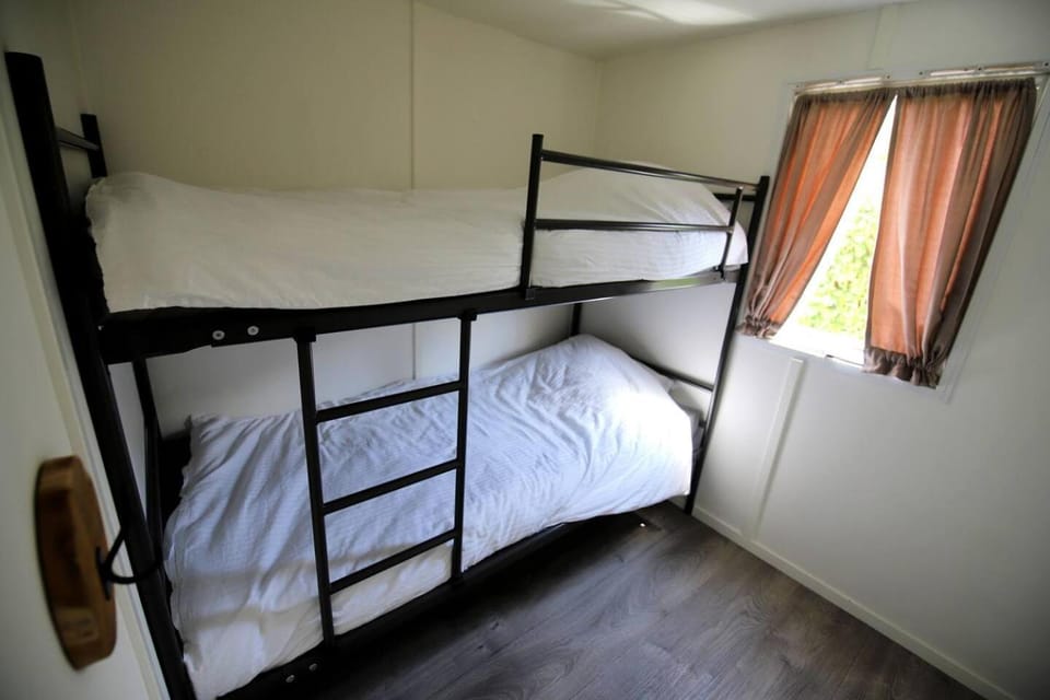 Bedroom, bunk bed