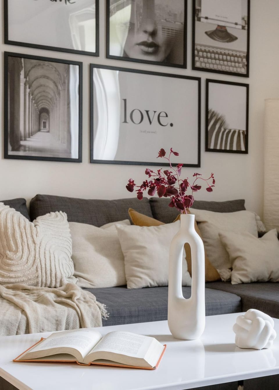 Living room, Decorative detail, Seating area